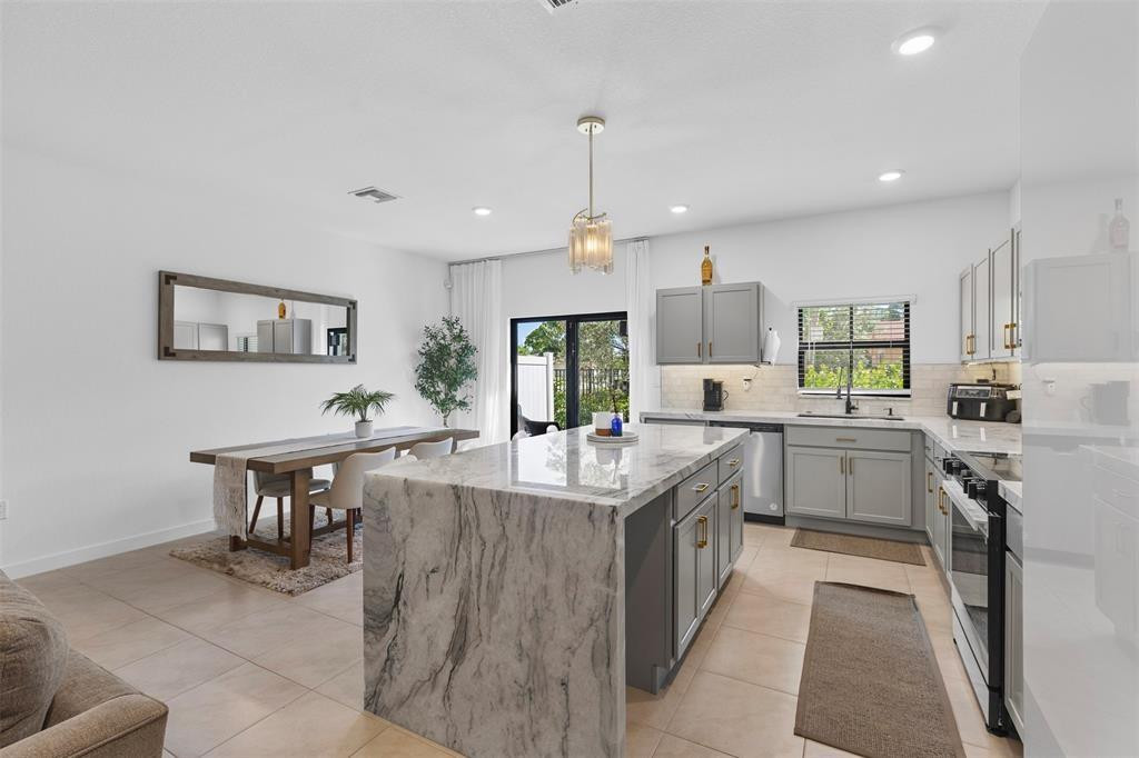 HIGHLAND OAKS - Residential