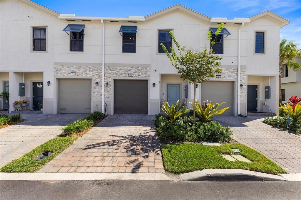HIGHLAND OAKS - Residential