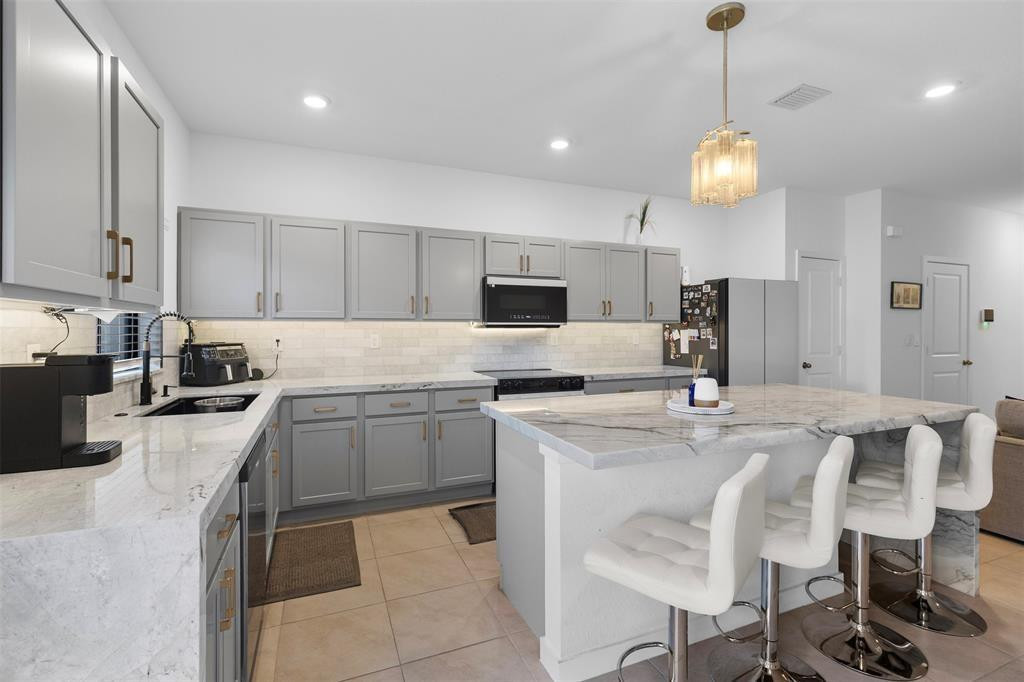 HIGHLAND OAKS - Residential