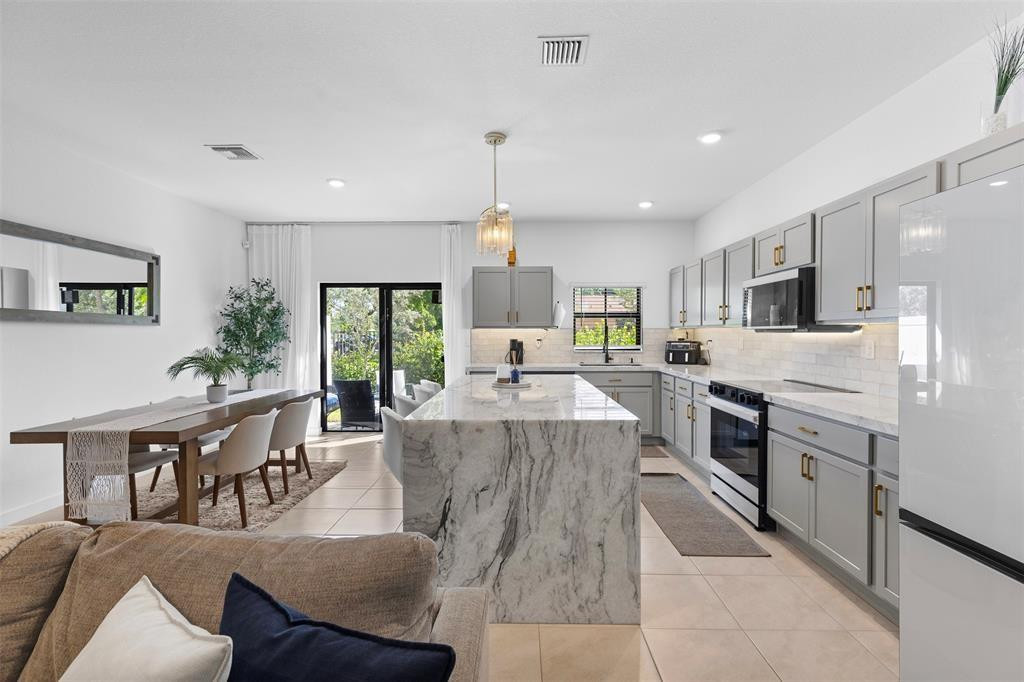 HIGHLAND OAKS - Residential
