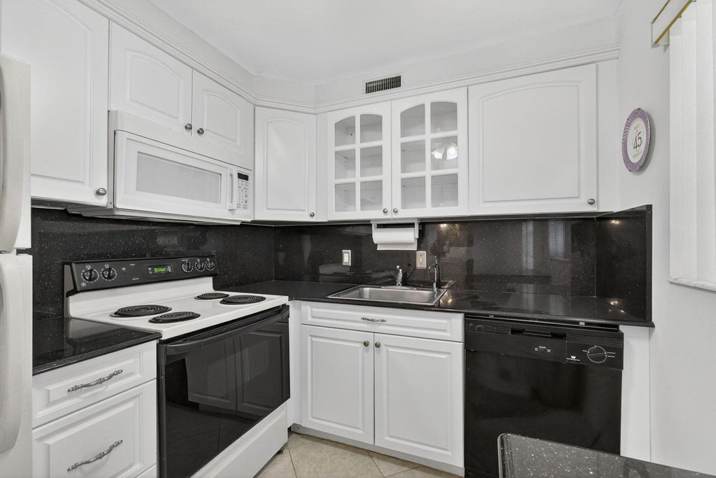Photo of 100 Sheffield E, West Palm Beach, FL 33417 (MLS # B26022518)