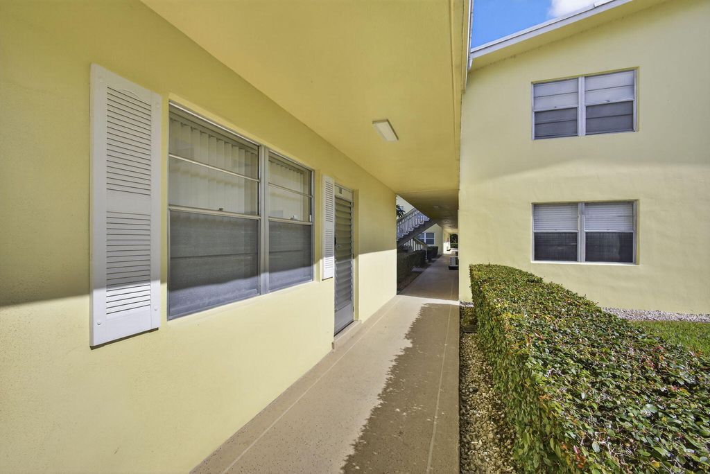 Photo of 100 Sheffield E, West Palm Beach, FL 33417 (MLS # B26022518)