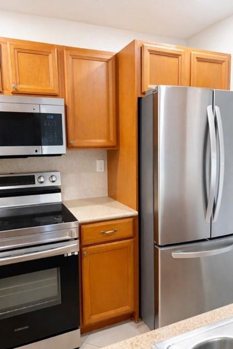 2077 E Bond Dr 2077 West Palm Beach FL 33415