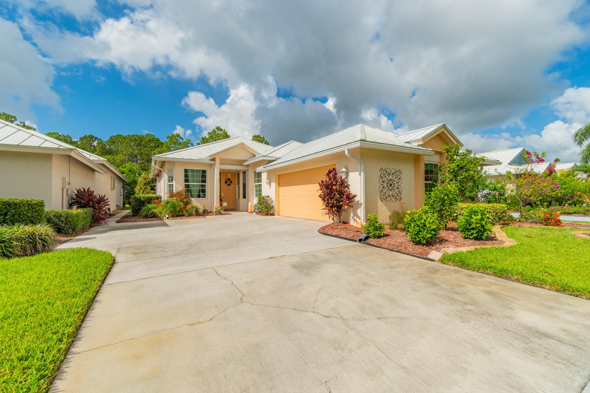 9407 Poinciana Court, Fort Pierce, FL, 34951/$399,900 2 9407 Poinciana Court