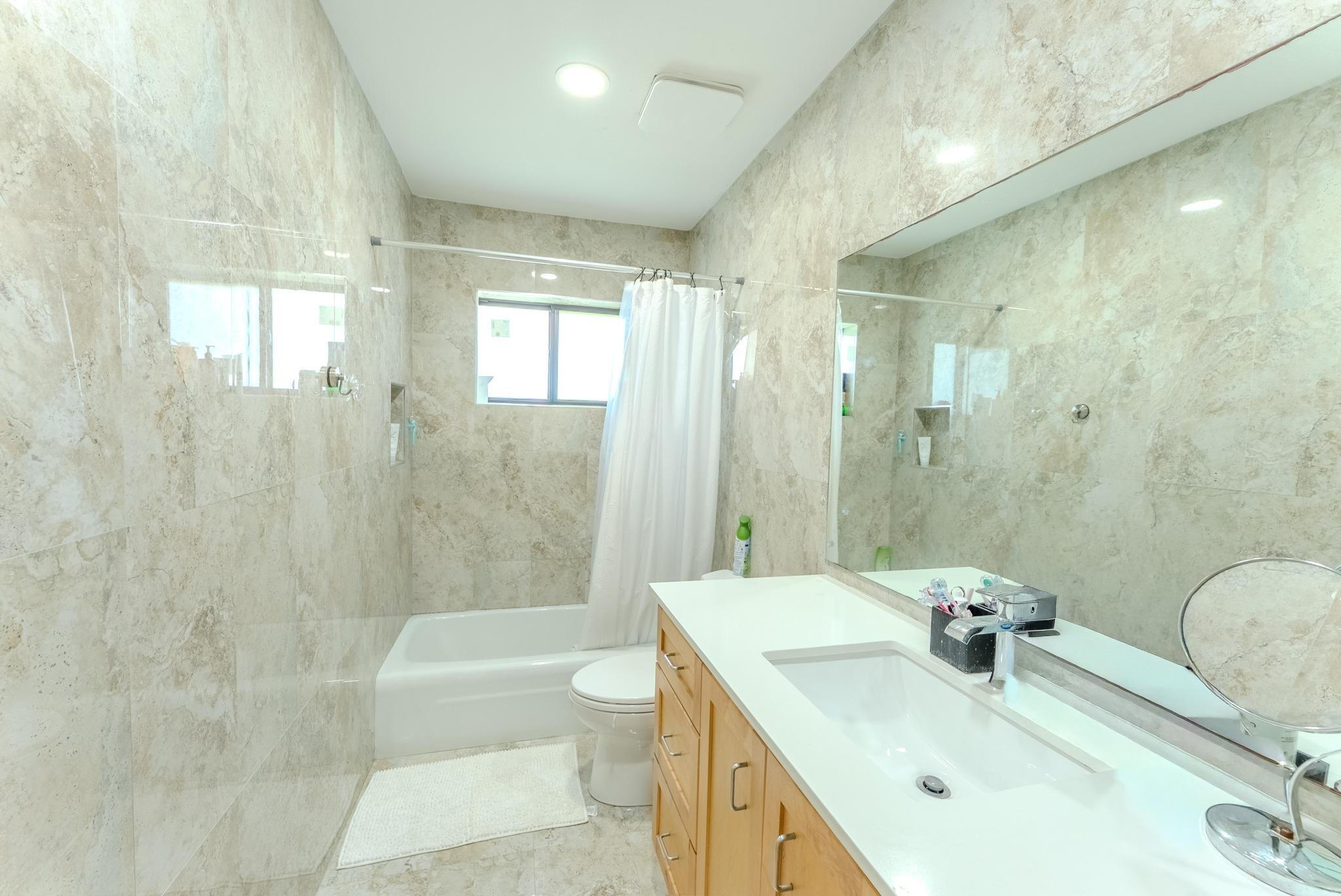 PLANTATIONS SECLUDED GARD - Residential