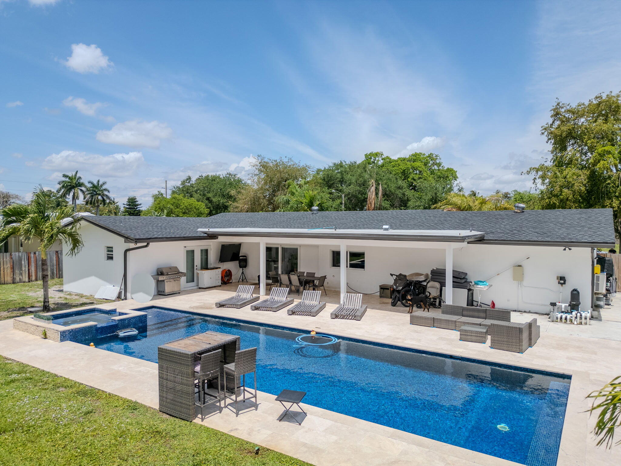 PLANTATIONS SECLUDED GARD - Residential