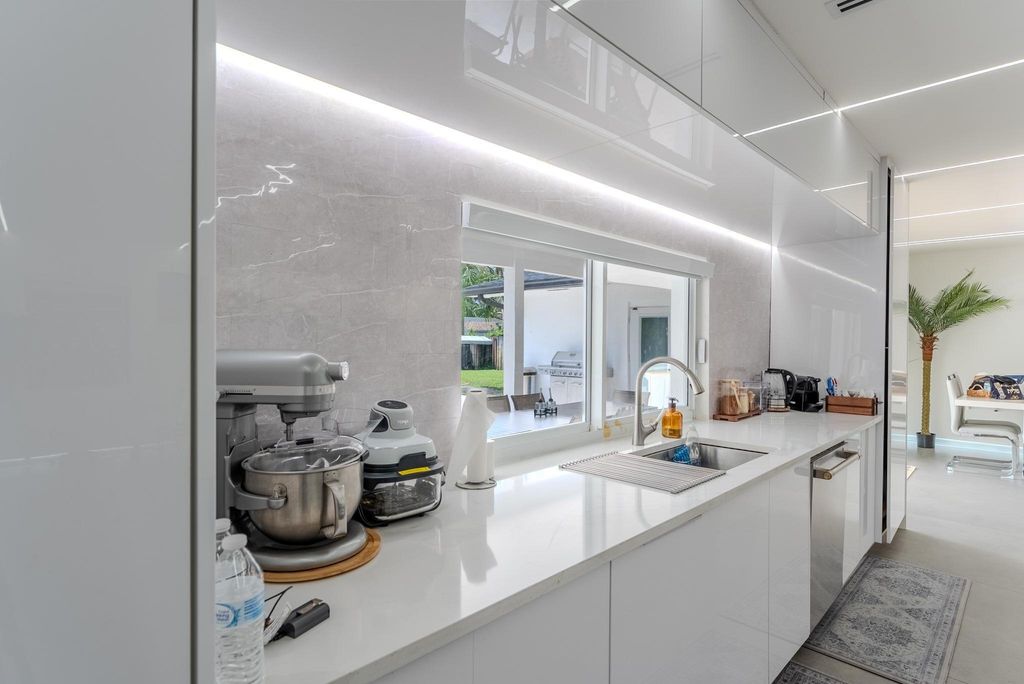 Photo of 7520 NW 8th Court, Plantation, FL 33317 (MLS # B26020898)