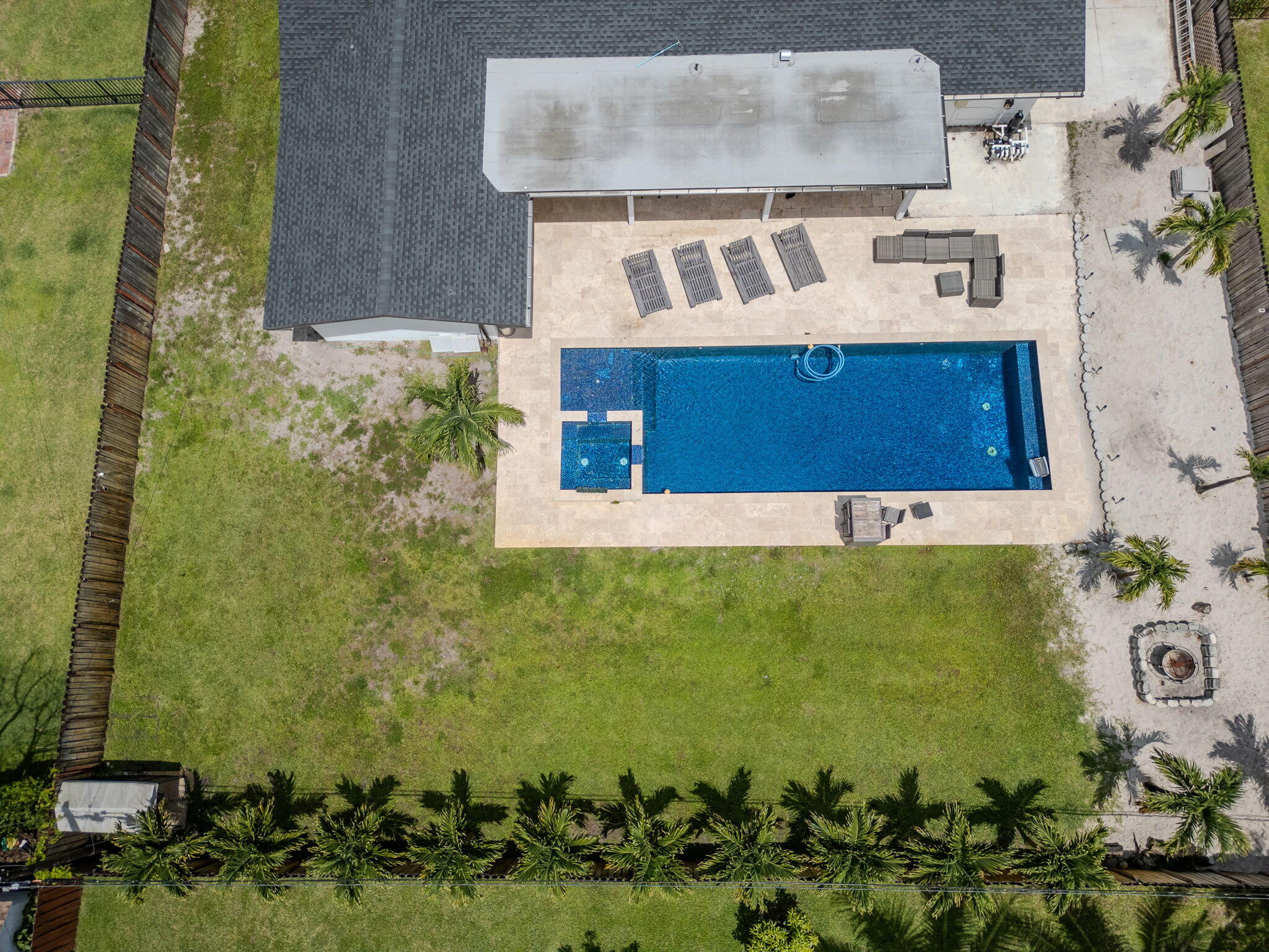 PLANTATIONS SECLUDED GARD - Residential