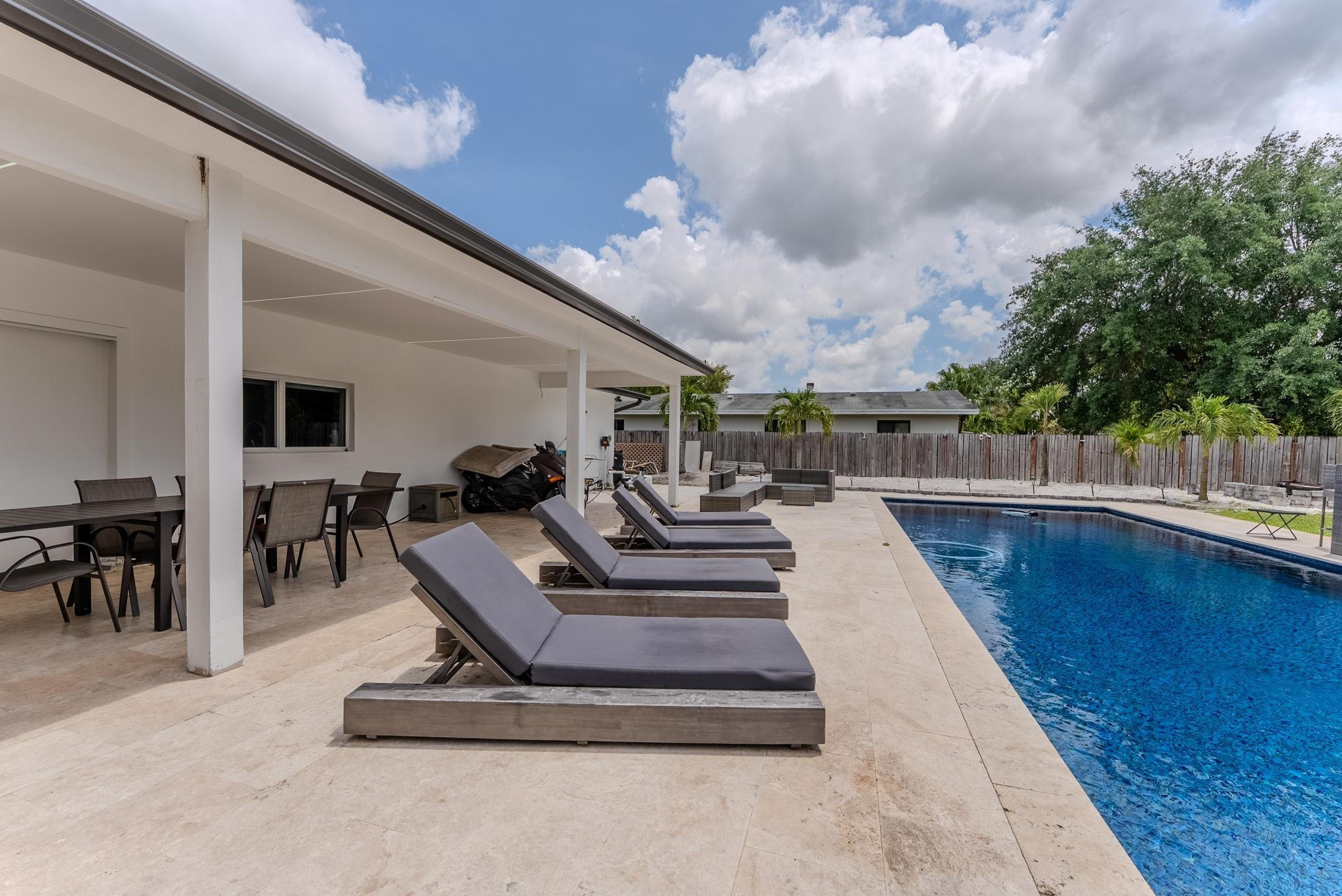 PLANTATIONS SECLUDED GARD - Residential