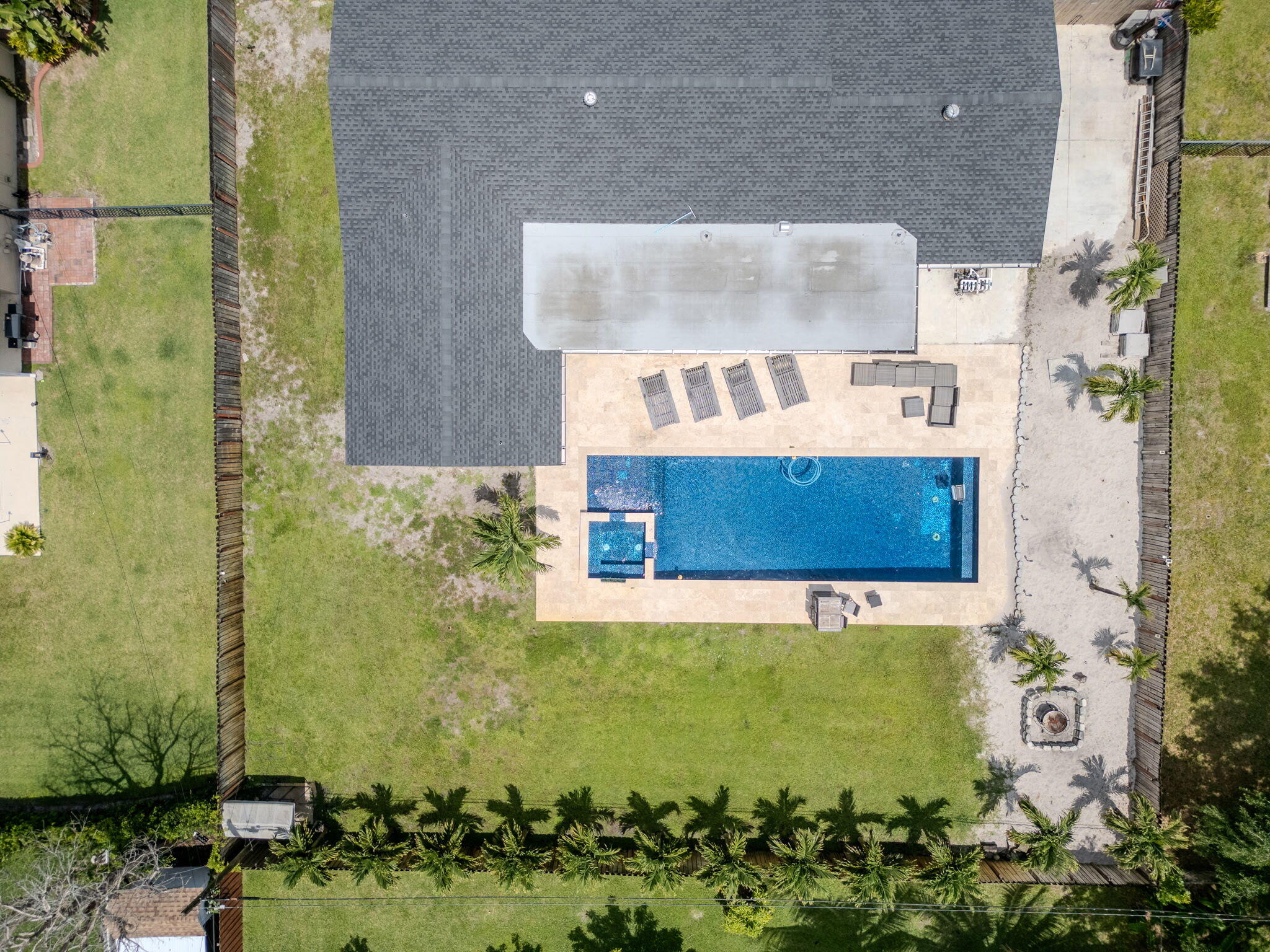 PLANTATIONS SECLUDED GARD - Residential