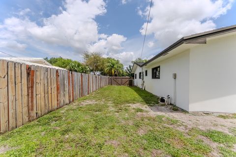 Tiny photo for 7520 NW 8th Court, Plantation, FL 33317 (MLS # B26020898)