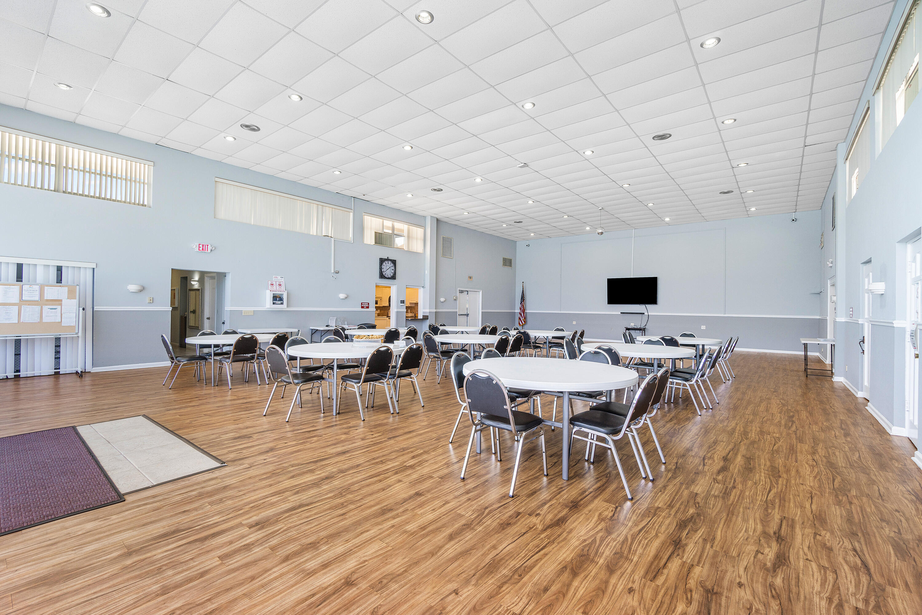 VILLAGE ROYALE CONDO 5 - Residential