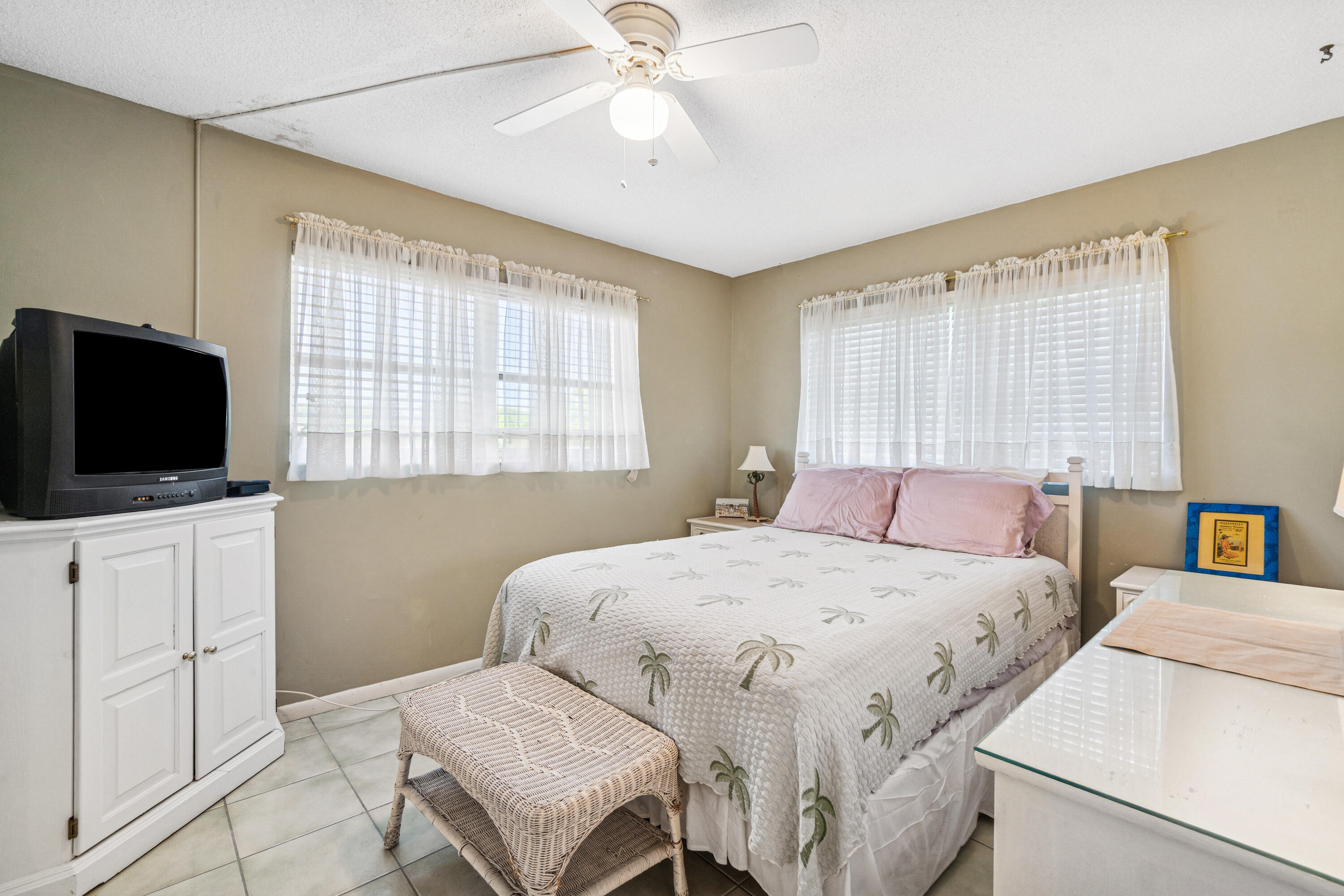 VILLAGE ROYALE CONDO 5 - Residential