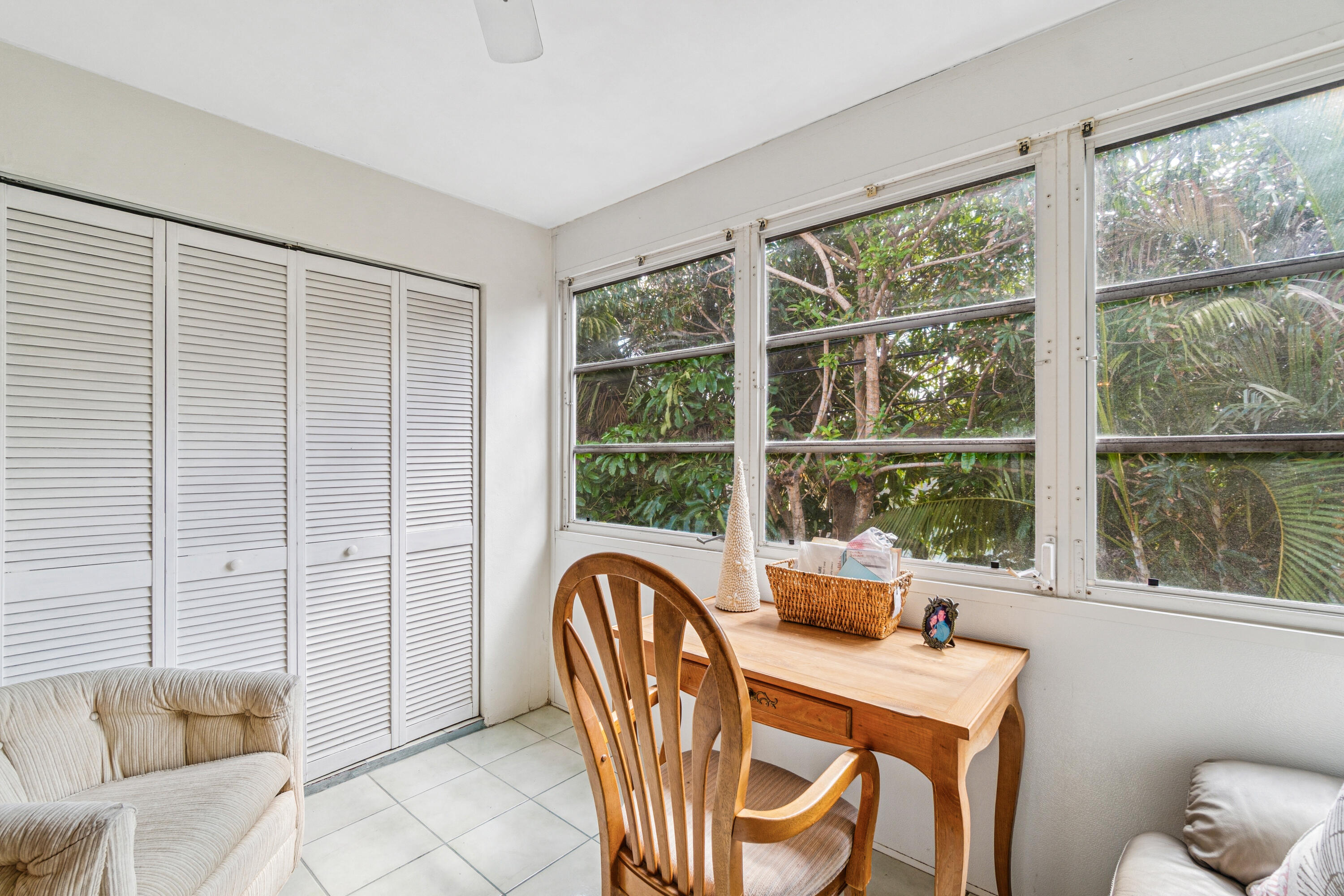 VILLAGE ROYALE CONDO 5 - Residential