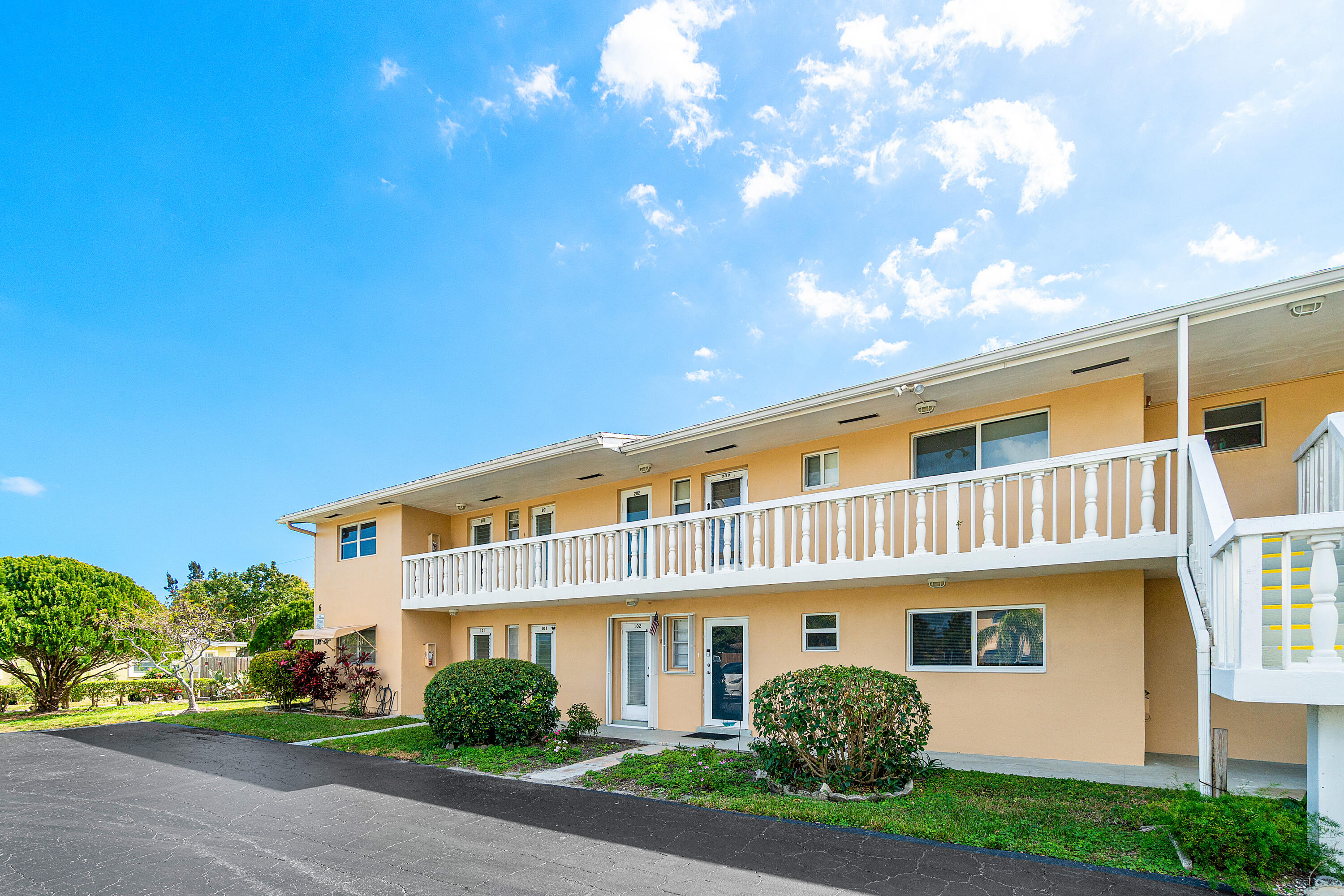 108 NE 20th Avenue NE 201