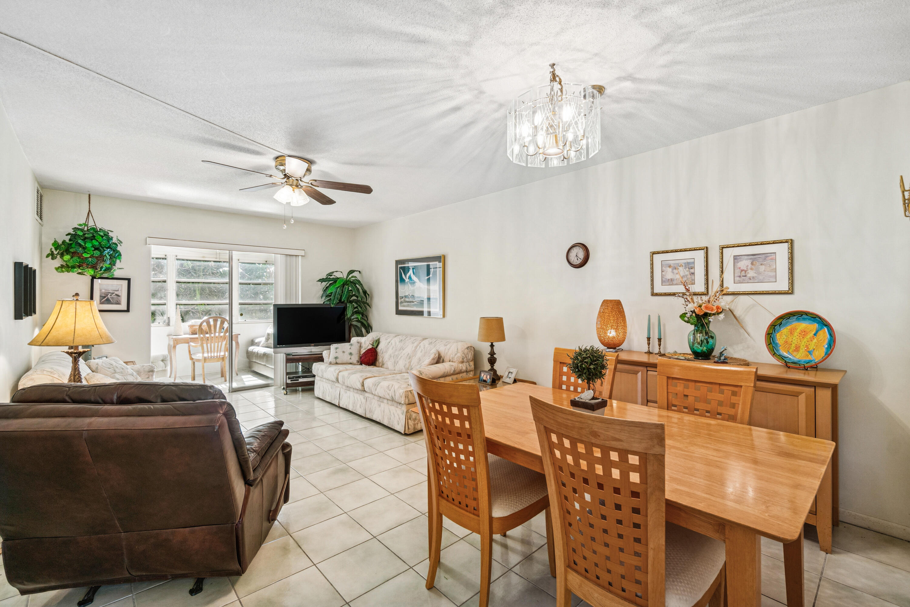 VILLAGE ROYALE CONDO 5 - Residential