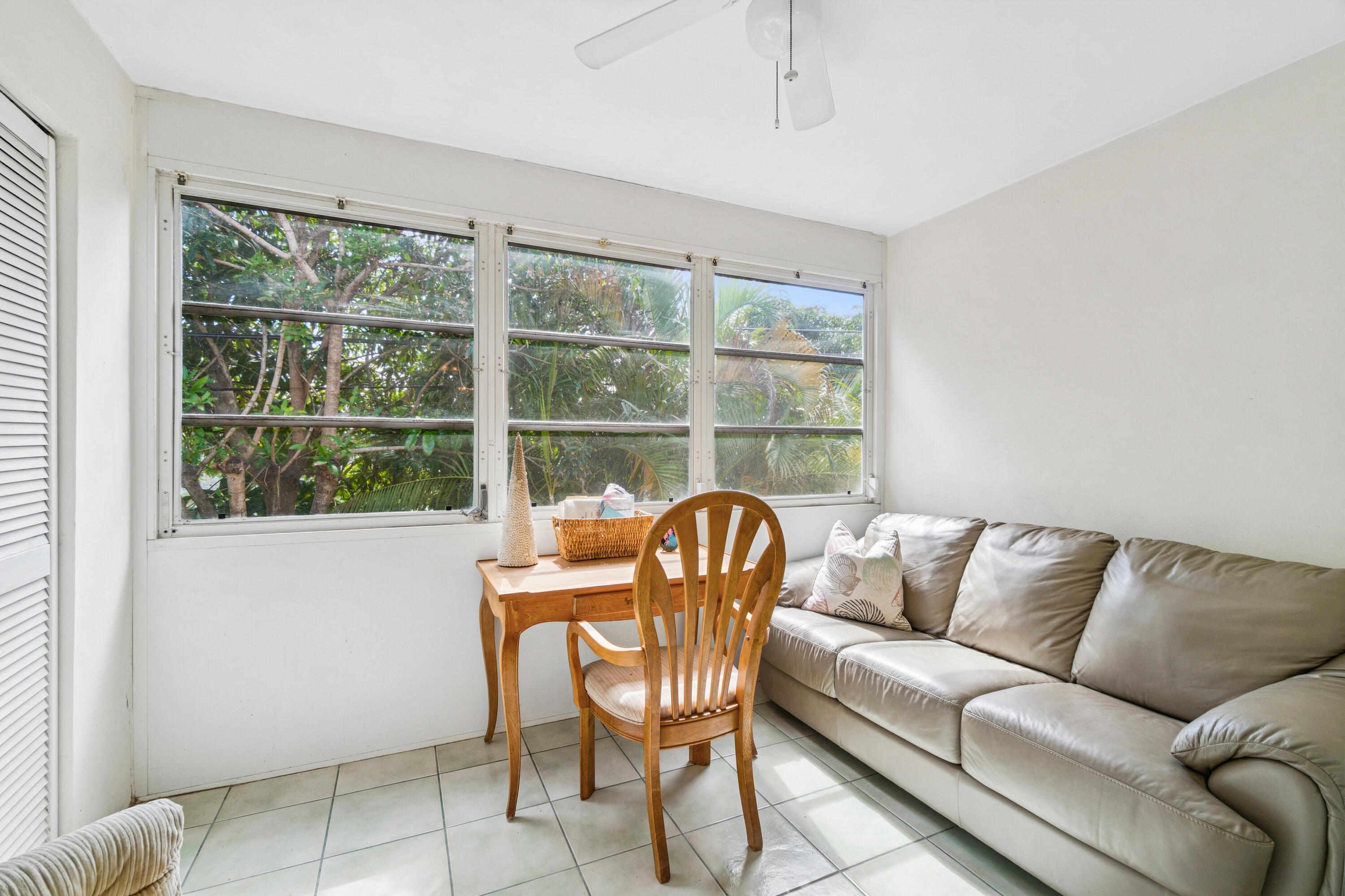 VILLAGE ROYALE CONDO 5 - Residential