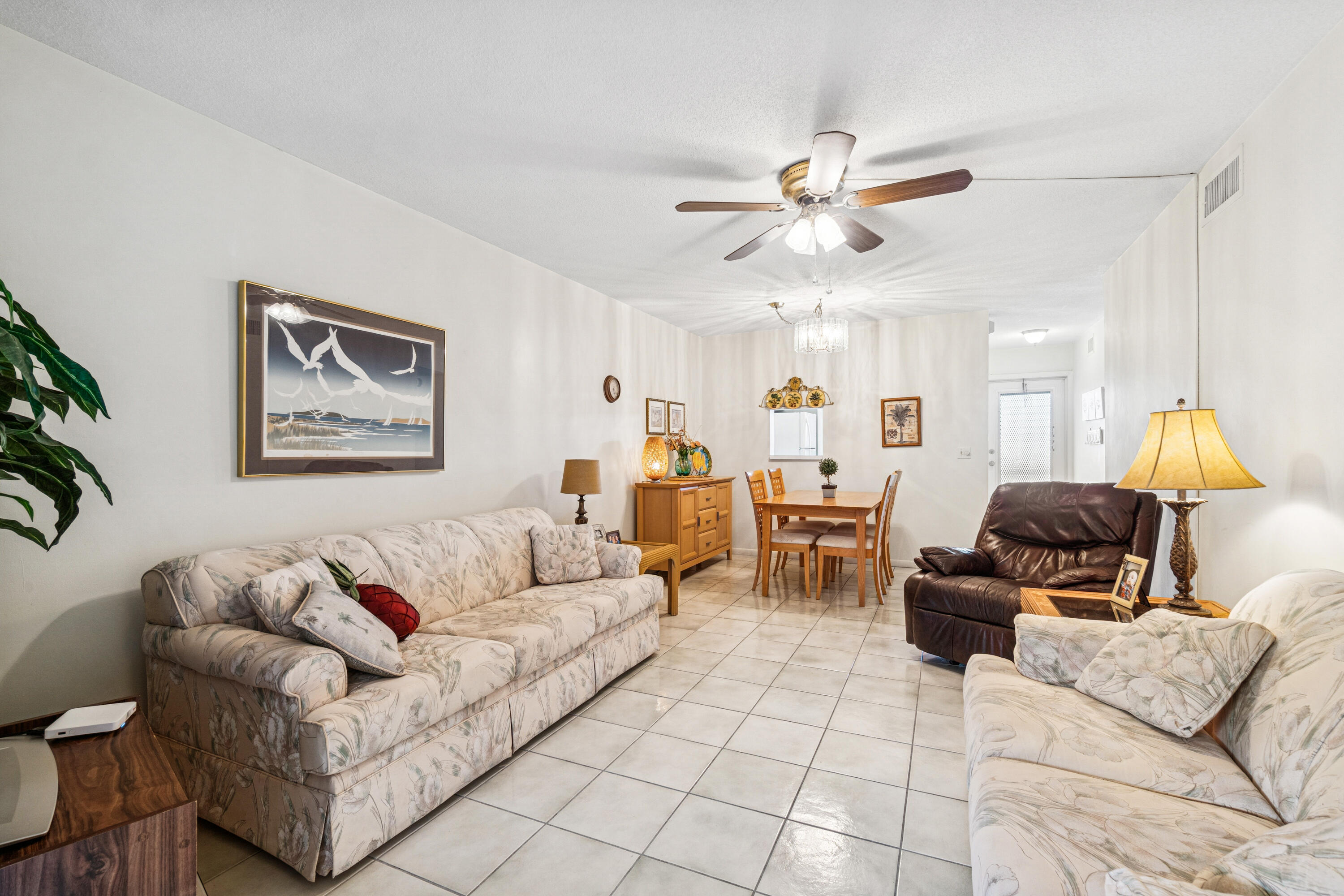 VILLAGE ROYALE CONDO 5 - Residential