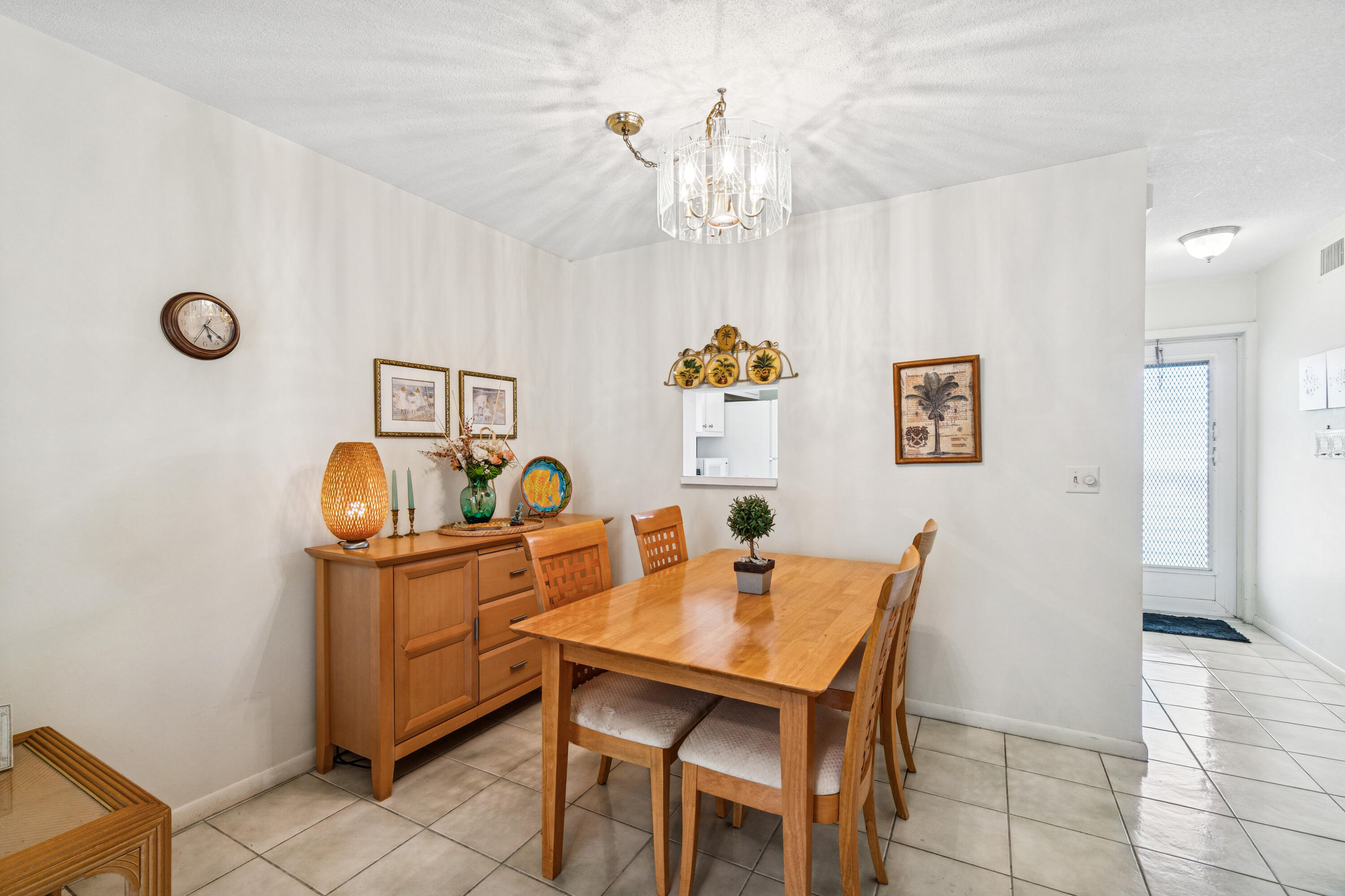 VILLAGE ROYALE CONDO 5 - Residential