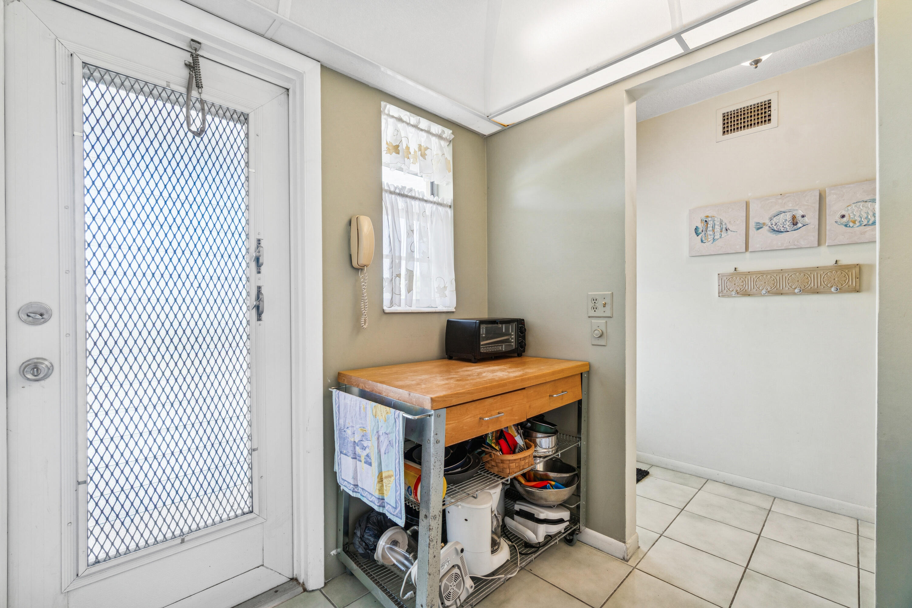 VILLAGE ROYALE CONDO 5 - Residential