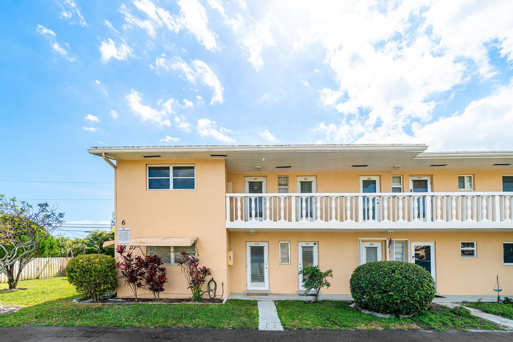 Photo of 108 NE 20th Avenue NE #201, Boynton Beach, FL 33435 (MLS # R11166014)