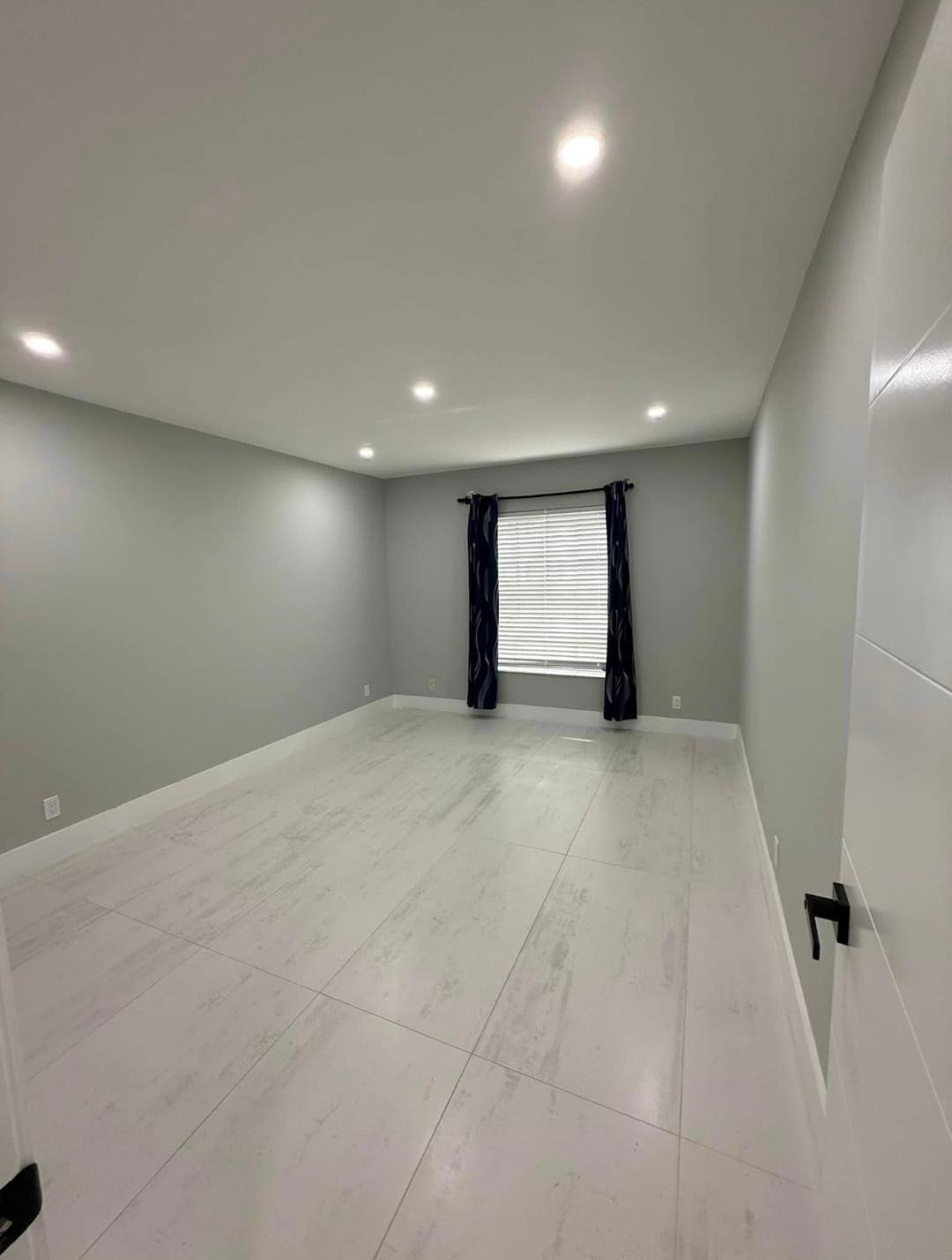 Imperial Point Colonnades - Residential Lease