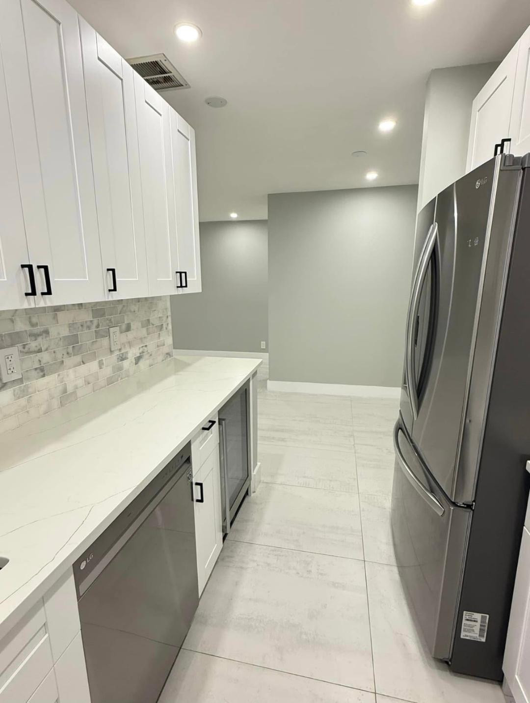 Imperial Point Colonnades - Residential Lease