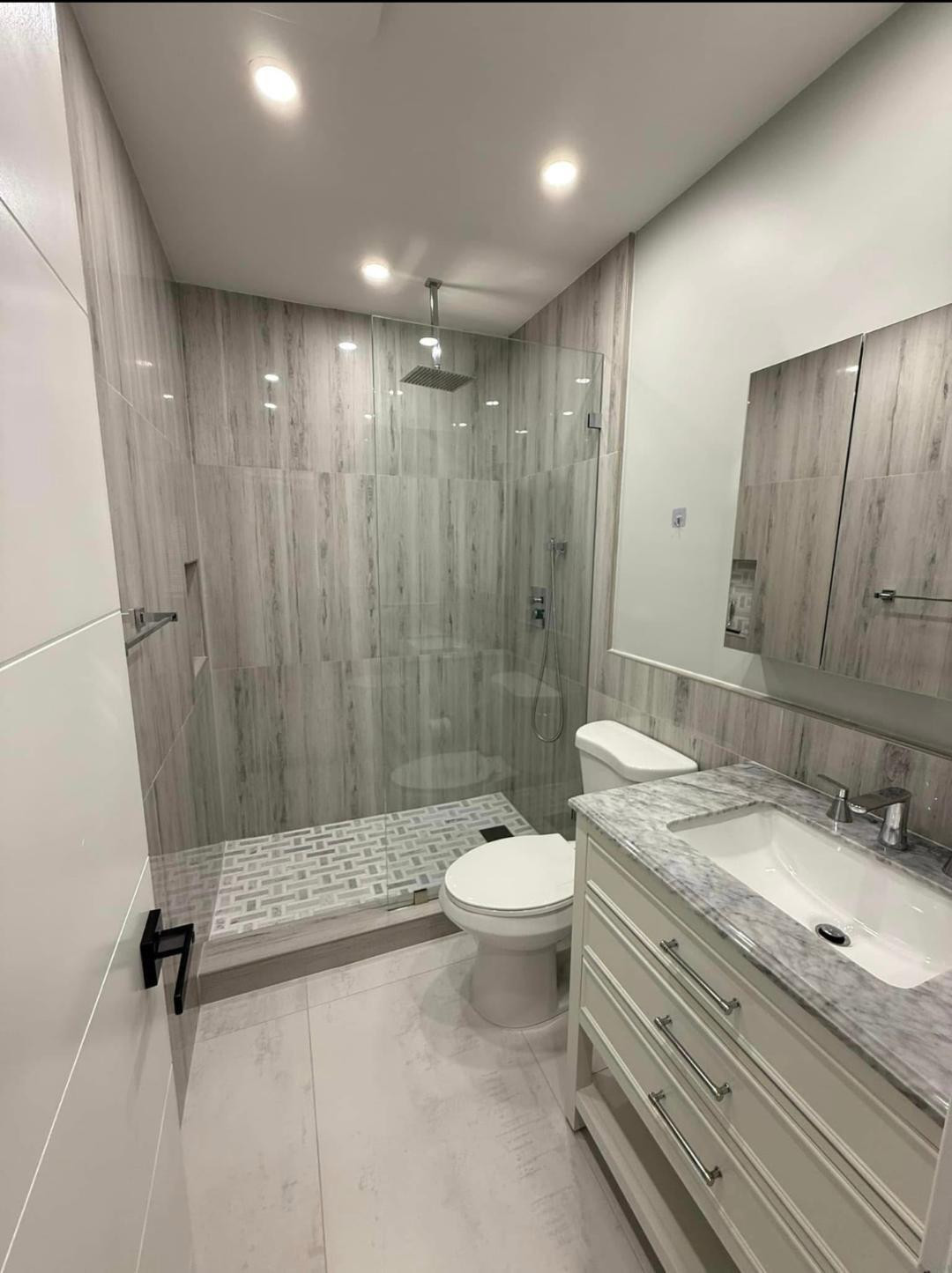 Imperial Point Colonnades - Residential Lease