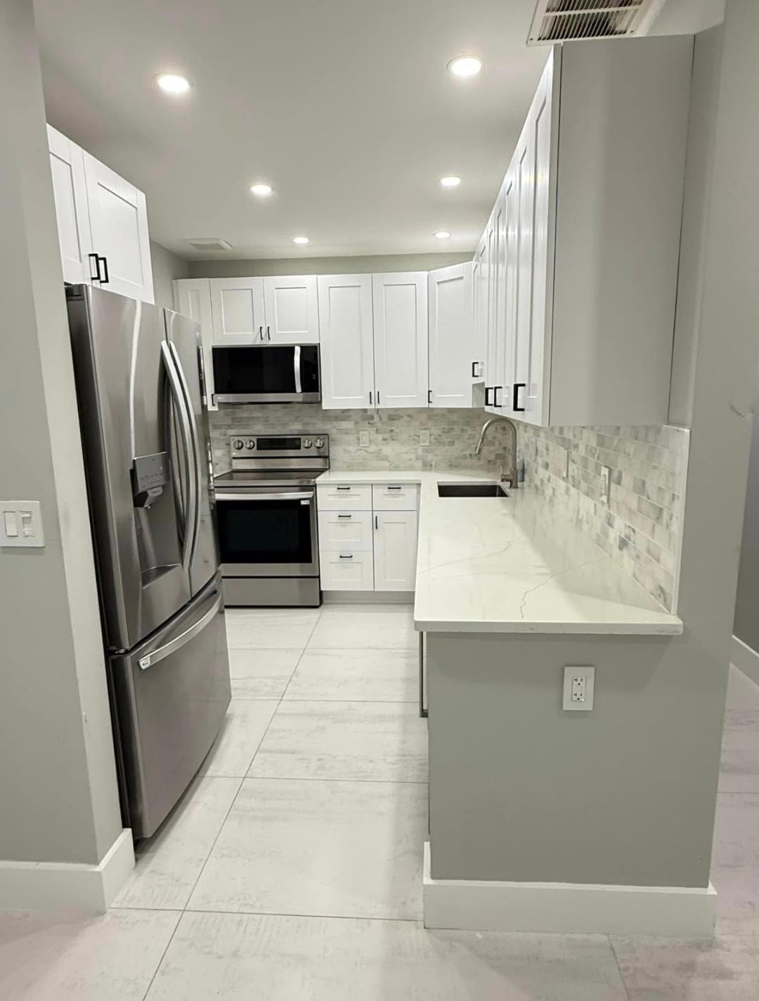 Imperial Point Colonnades - Residential Lease