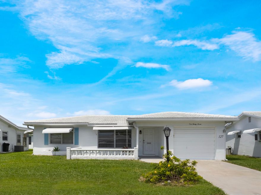 2/2 with a garage. 55 plus active community. Clubhouse pools and free 18 hole par 3 golf course.