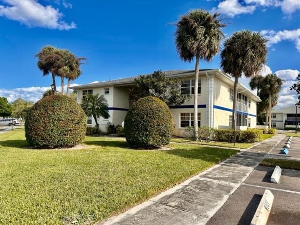 Photo of 1512 SE Royal Green Circle #H201, Port Saint Lucie, FL 34952 (MLS # F10425508)