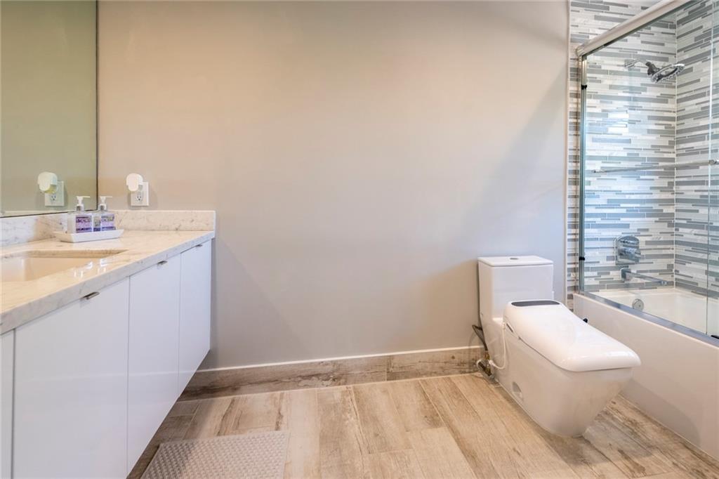 SEVEN ISLES LAS OLAS - Residential