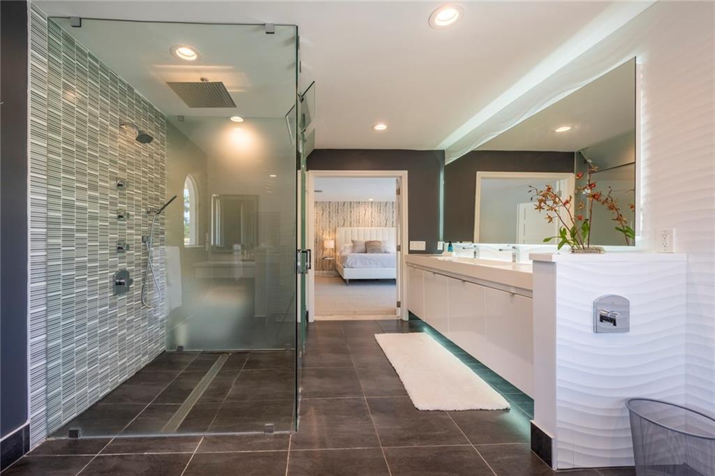 SEVEN ISLES LAS OLAS - Residential