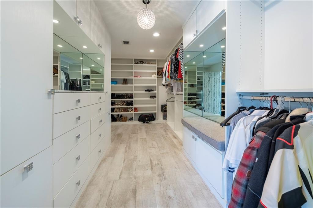 SEVEN ISLES LAS OLAS - Residential