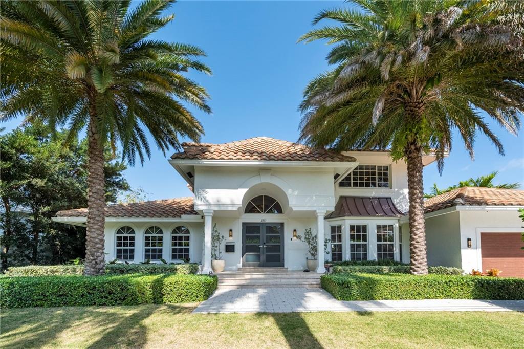 SEVEN ISLES LAS OLAS - Residential