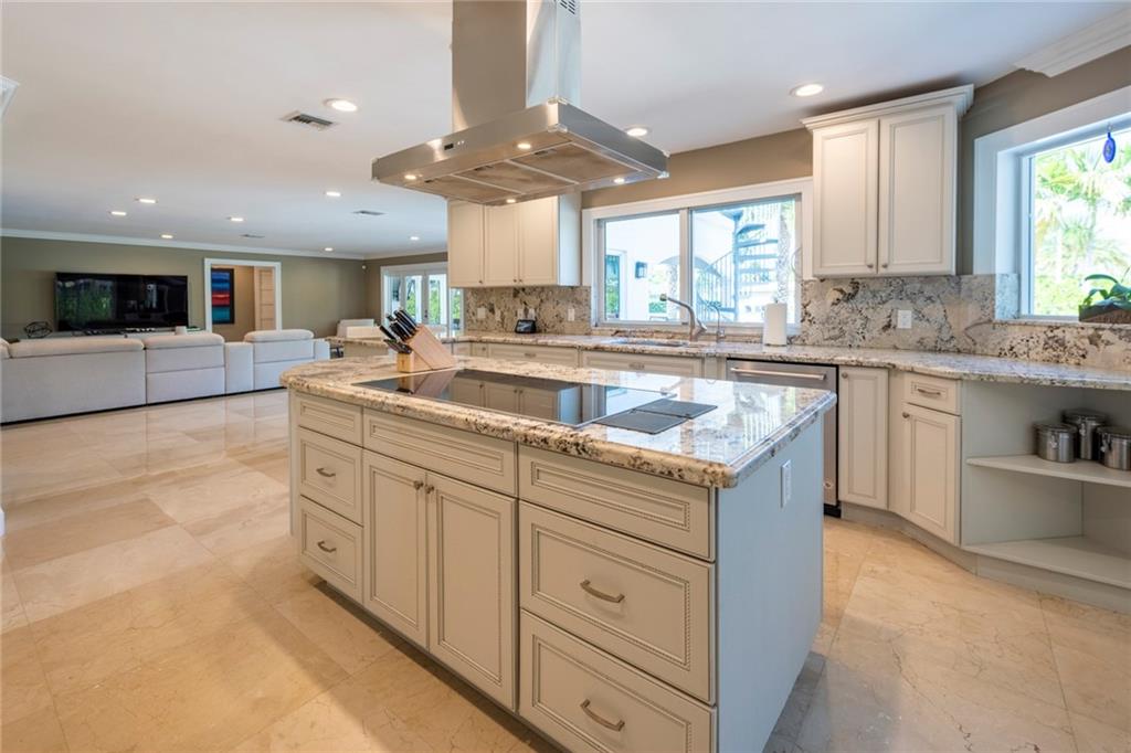 SEVEN ISLES LAS OLAS - Residential