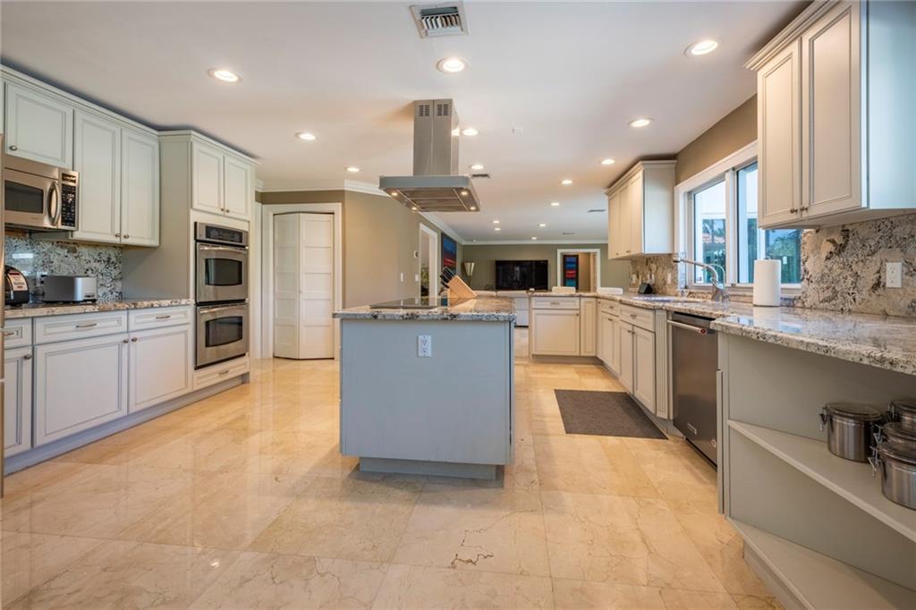 SEVEN ISLES LAS OLAS - Residential