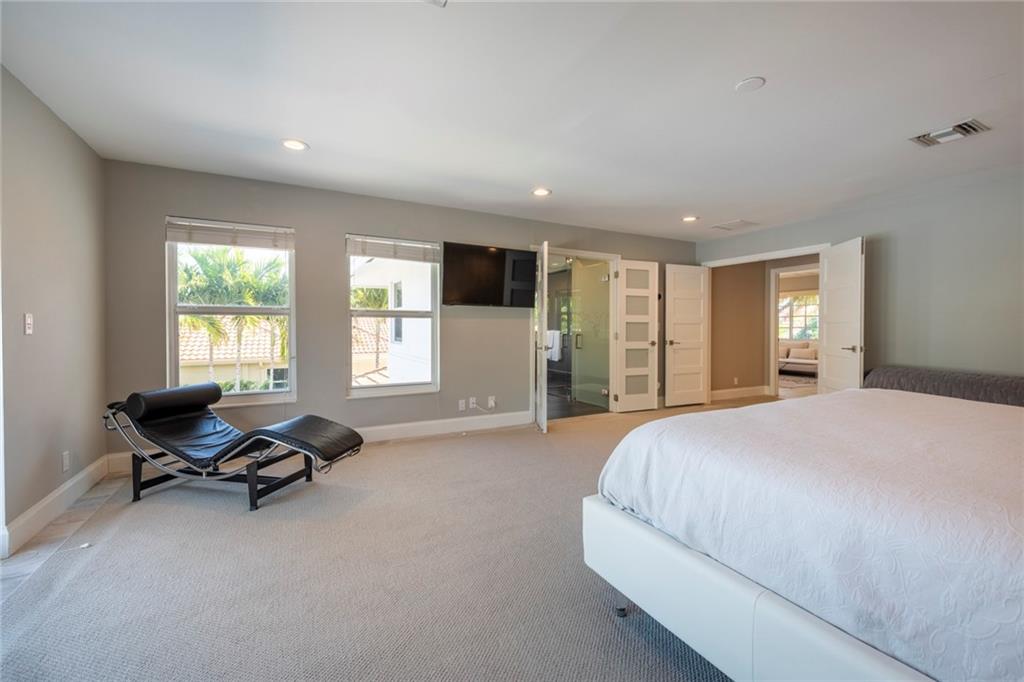 SEVEN ISLES LAS OLAS - Residential