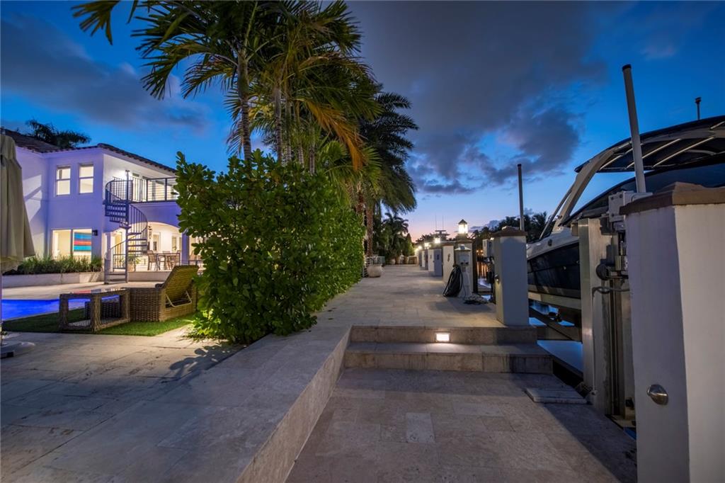 SEVEN ISLES LAS OLAS - Residential