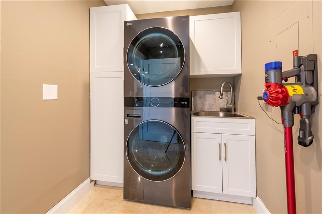 SEVEN ISLES LAS OLAS - Residential