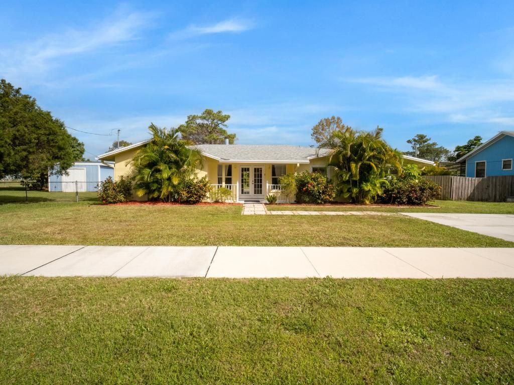 Photo of 1287 SW Sunset Trail, Palm City, FL 34990 (MLS # R11117993)