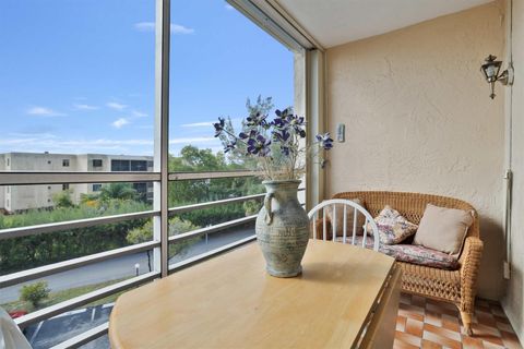 A home in Lauderdale Lakes