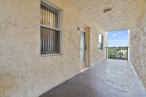 A home in Lauderdale Lakes