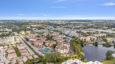 A home in Lauderdale Lakes