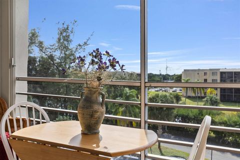 A home in Lauderdale Lakes