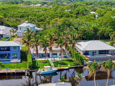 Property photo of 1719 Sw Dyer Point Road, Palm City, FL 34990