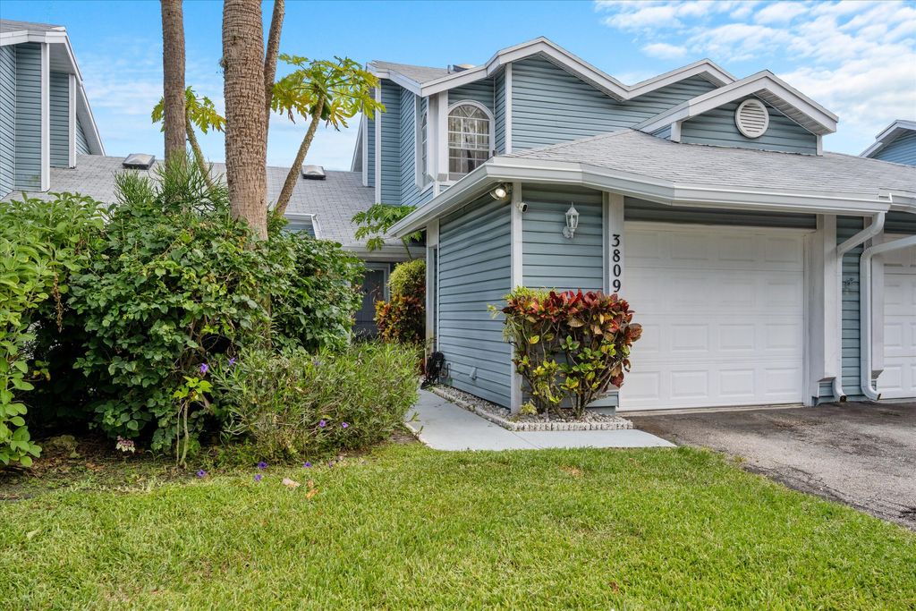 Photo of 3809 Island Club Circle E, Lake Worth, FL 33462 (MLS # R11160429)