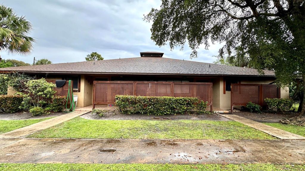 Photo of 3096 Collin Drive #C, West Palm Beach, FL 33406 (MLS # R11077554)