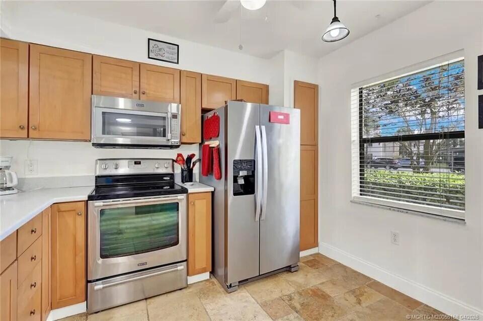 CIRCLE BAY YACHT CLUB CONDO - Residential
