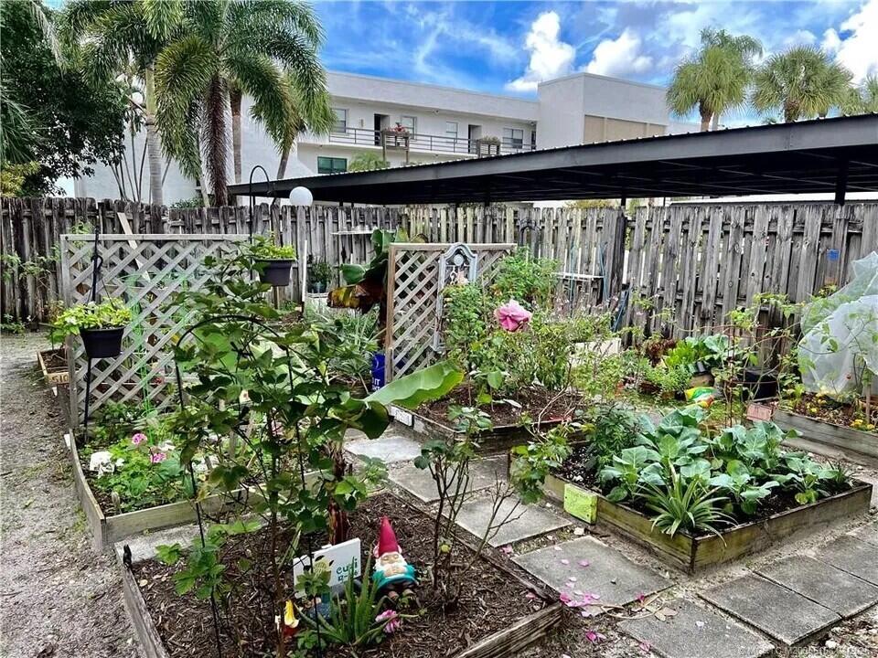 CIRCLE BAY YACHT CLUB CONDO - Residential